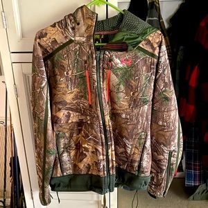 Womens Under Armor camo hunting jacket